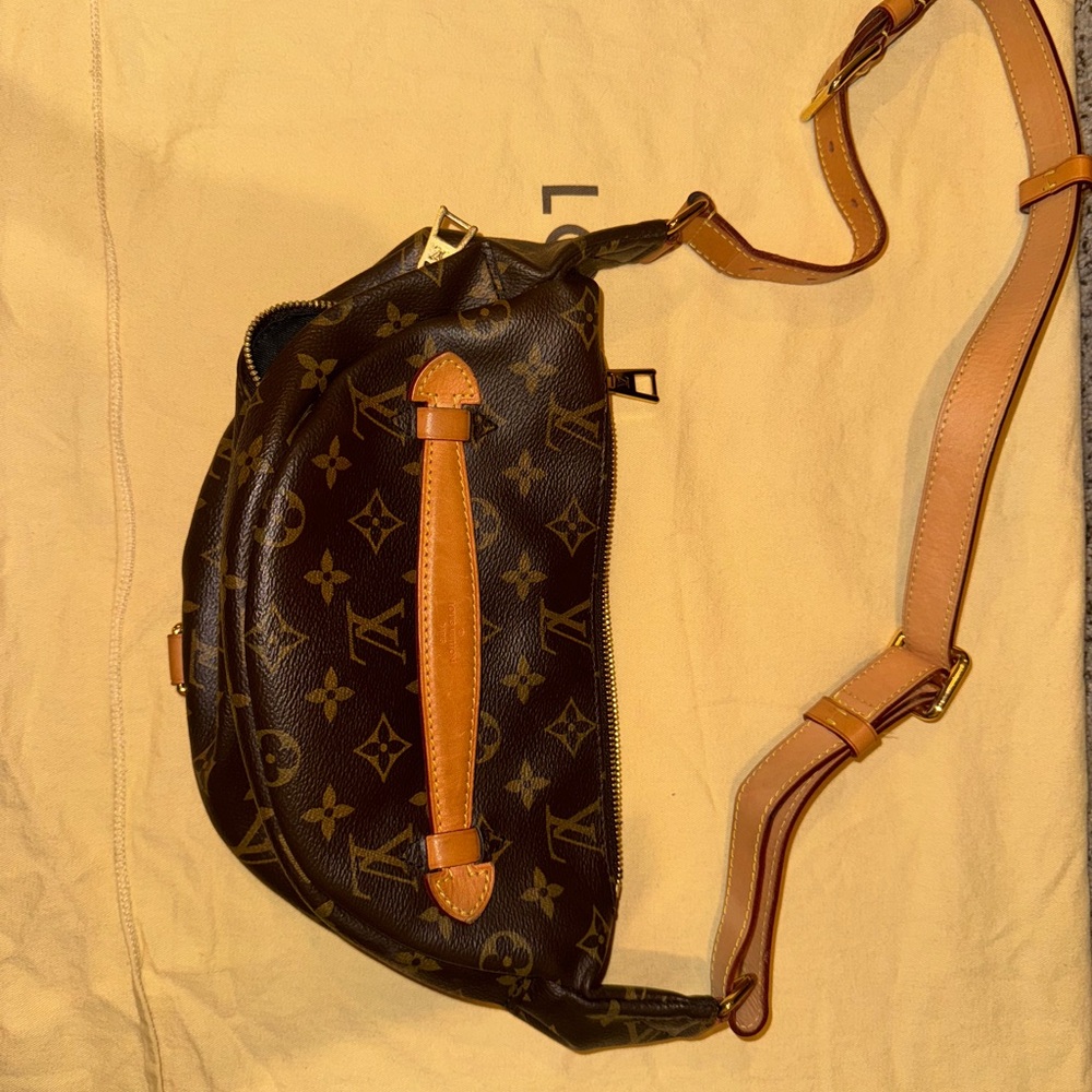 RAREDiscontinued 2022 LVBumbag MonogramCanvasLeather Crossbody BeltBag &duster